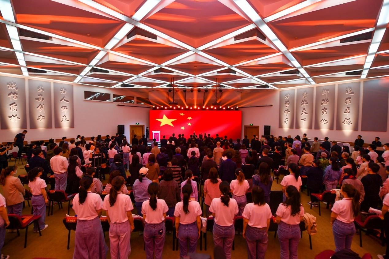 1.奏唱国歌.jpg